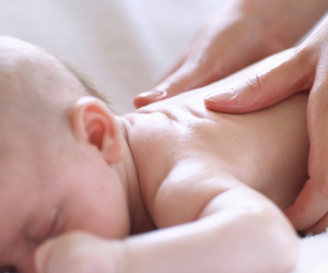 Initiation au massage bébé selon la méthode thaïlandaise